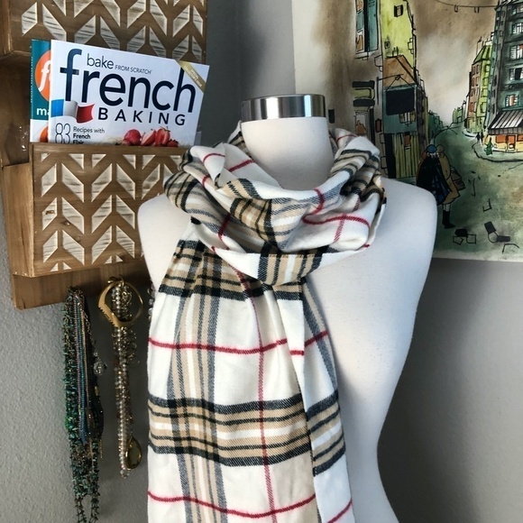 Gorgeous Plaid Scarf - Picture 3 of 5